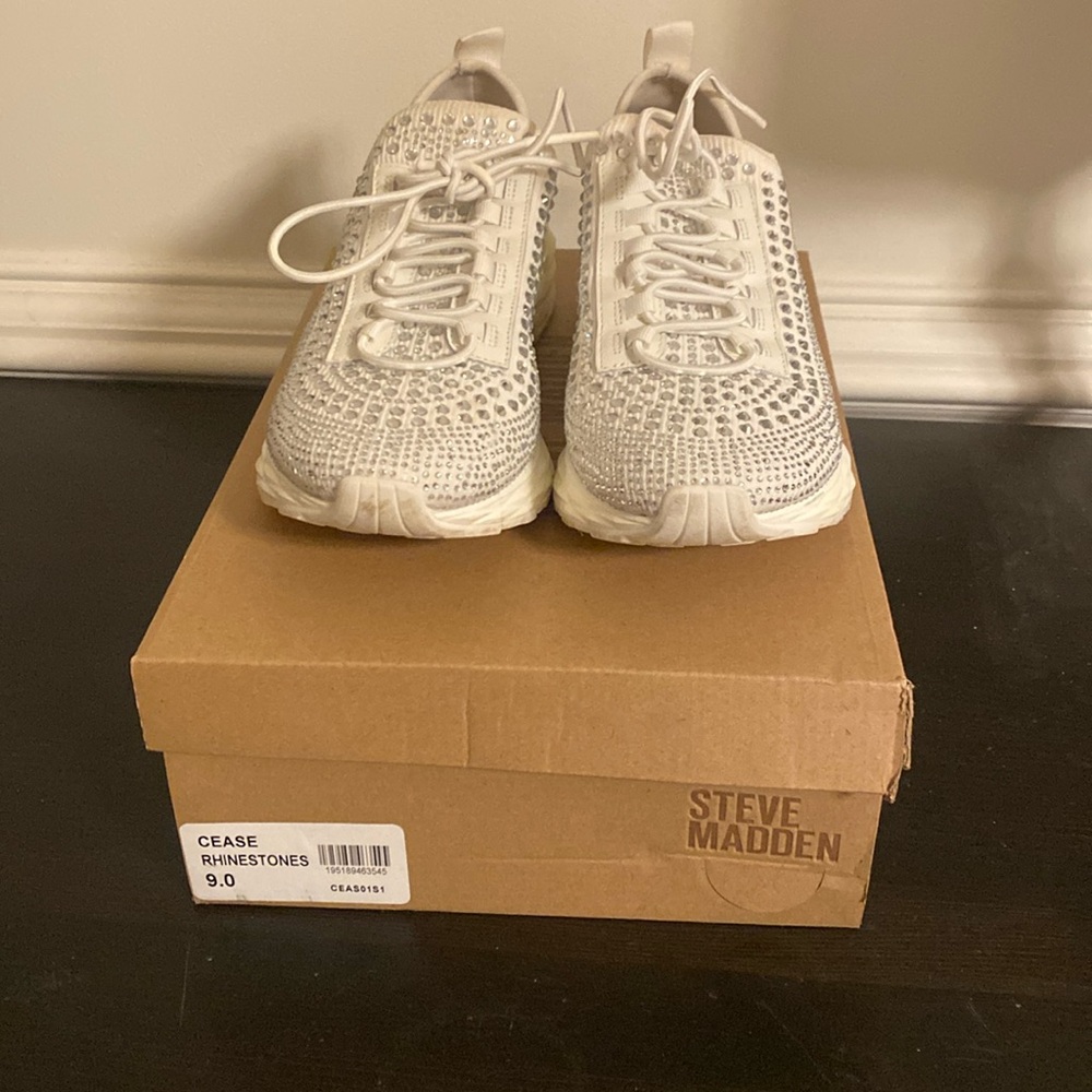 Steve Madden Cease Rhinetone sneakers size 9
